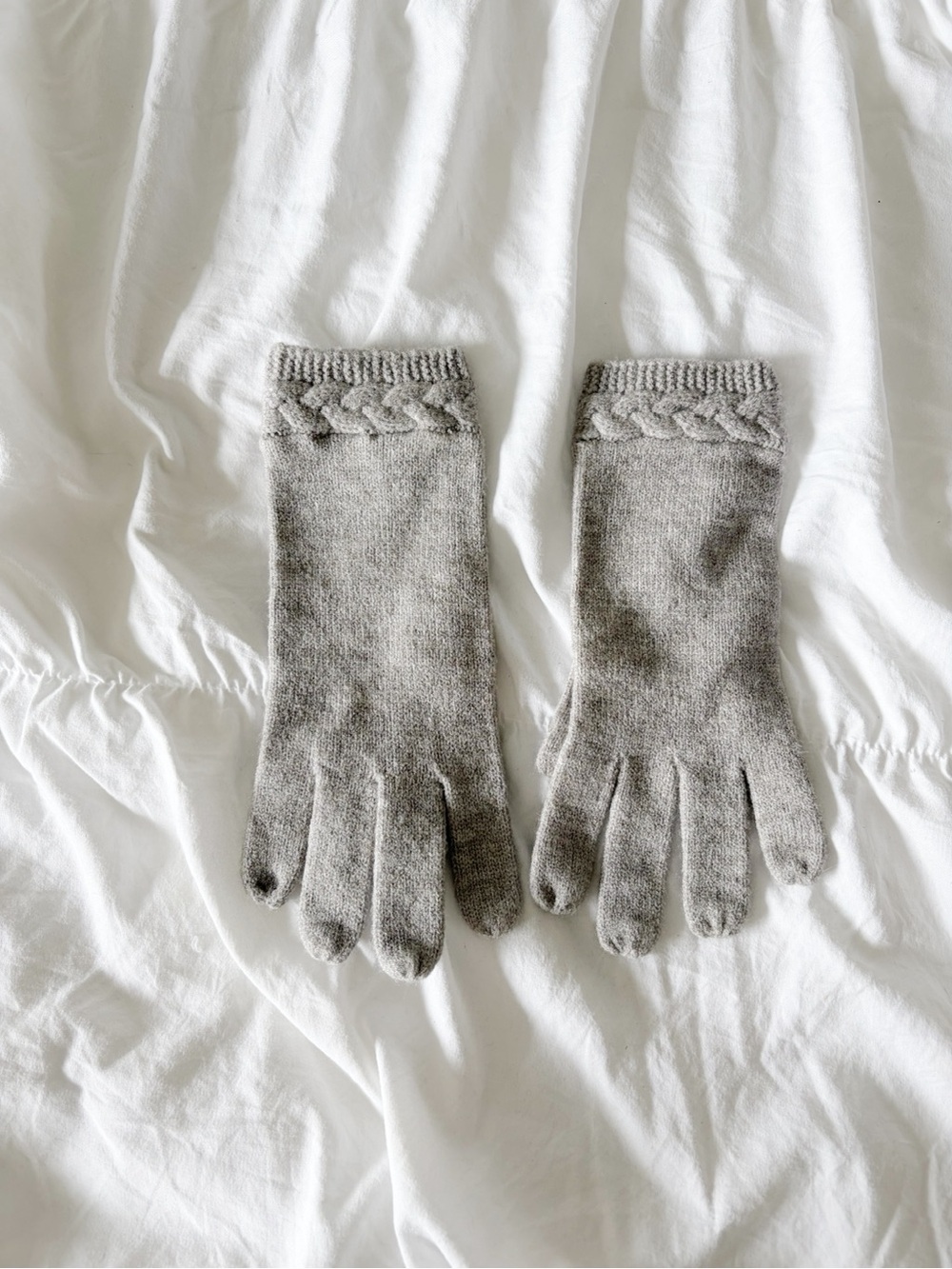 ANN TAYLOR Gray Gloves